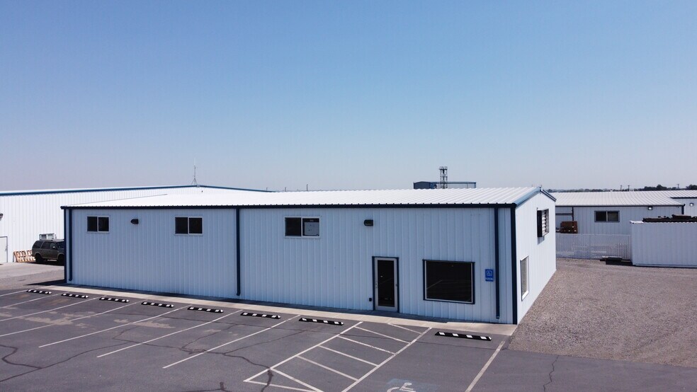 More Photos Of 1893 Airport Way, Richland Distribution For Lease