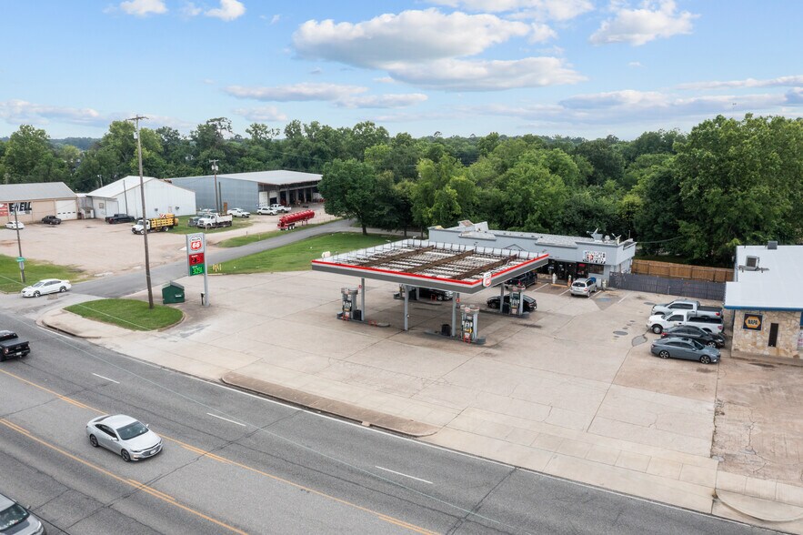 More Photos Of 401 N Timberland Dr, Lufkin Freestanding For Sale
