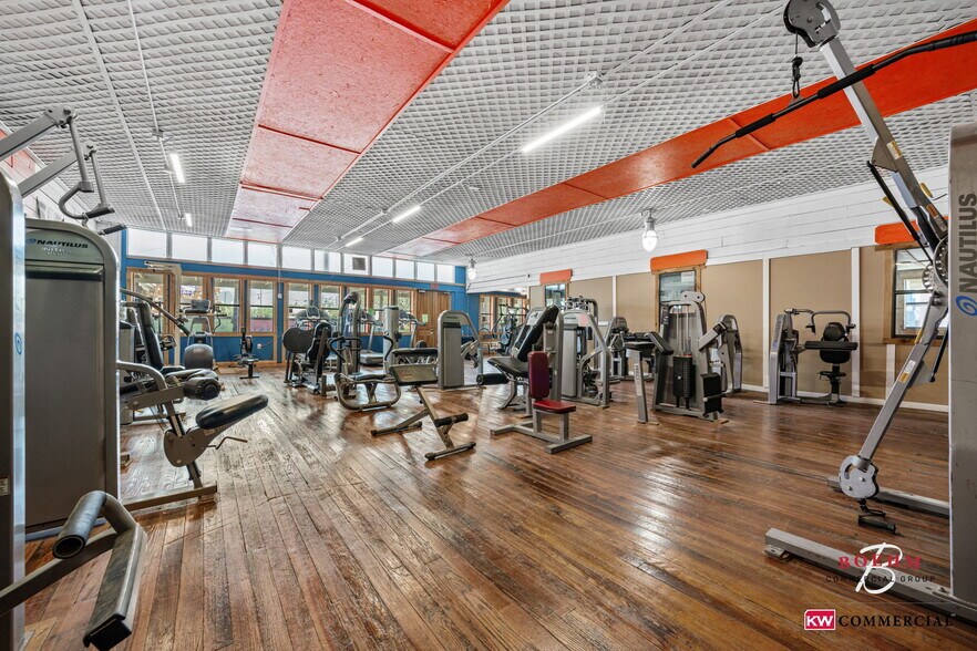 More Photos Of 23699-23737 W US Highway 290, Harper Storefront For Sale