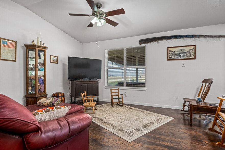 More Photos Of 3966 FM 1781, Rockport Specialty For Sale
