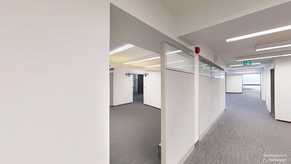 More Photos Of 627 Bloor St W, Toronto Office For Lease
