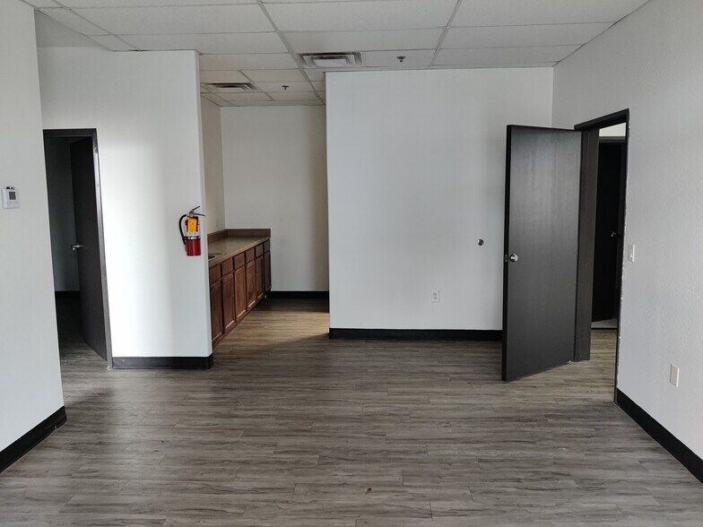 More Photos Of 6927 E Parkway Norte, Mesa Warehouse For Sale