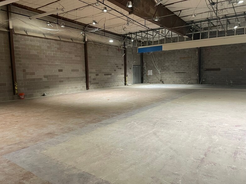 More Photos Of 133 S 27th Ave, Brighton Showroom For Lease