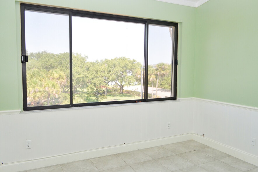 More Photos Of 2210 S Front St, Melbourne Office For Lease