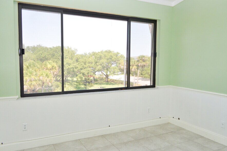 More Photos Of 2210 S Front St, Melbourne Office For Lease