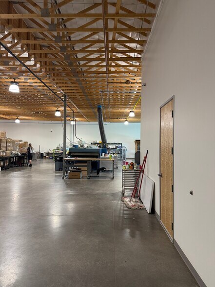 More Photos Of 7421 S 89th Pl, Mesa Showroom For Lease