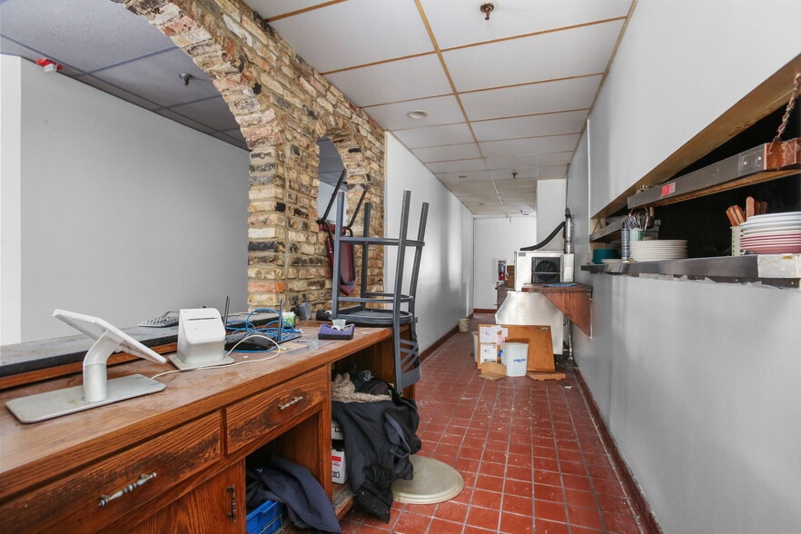 More Photos Of 8432 Noble Ave, Minneapolis Bar For Sale