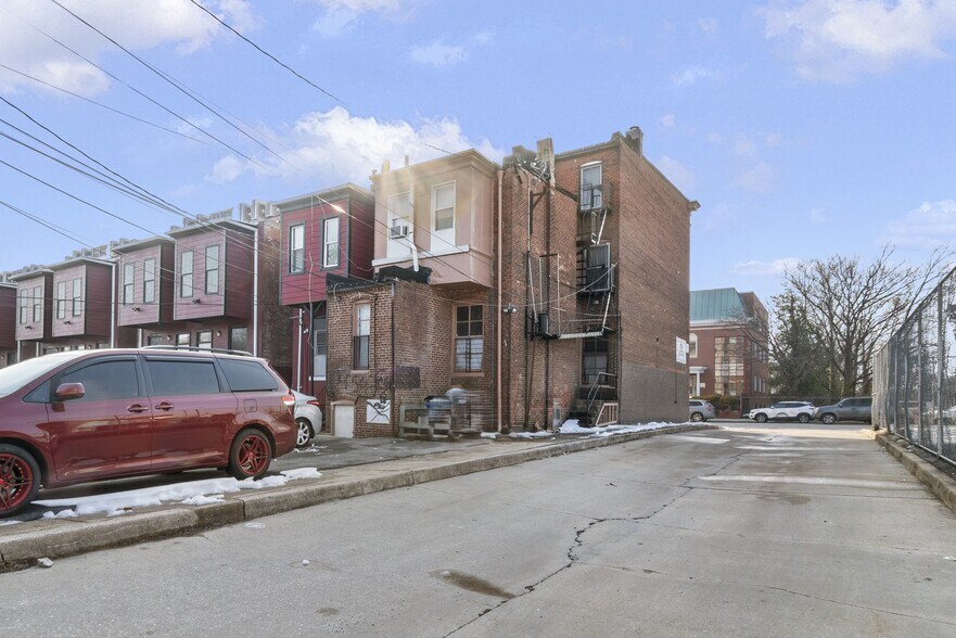 More Photos Of 2541 St Paul St, Baltimore Office For Sale