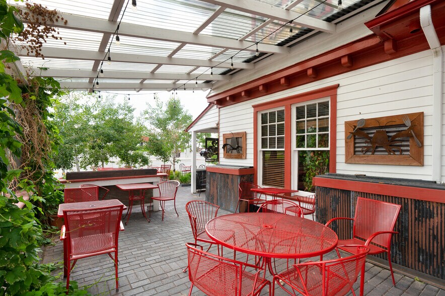 More Photos Of 2711 W College St, Bozeman Restaurant For Sale
