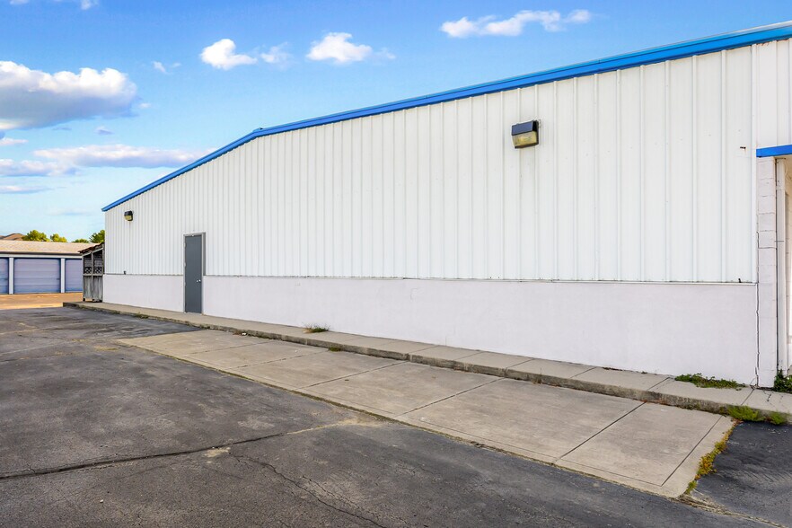 More Photos Of 3537 W Two Mile House Rd, Columbus General Retail For Lease