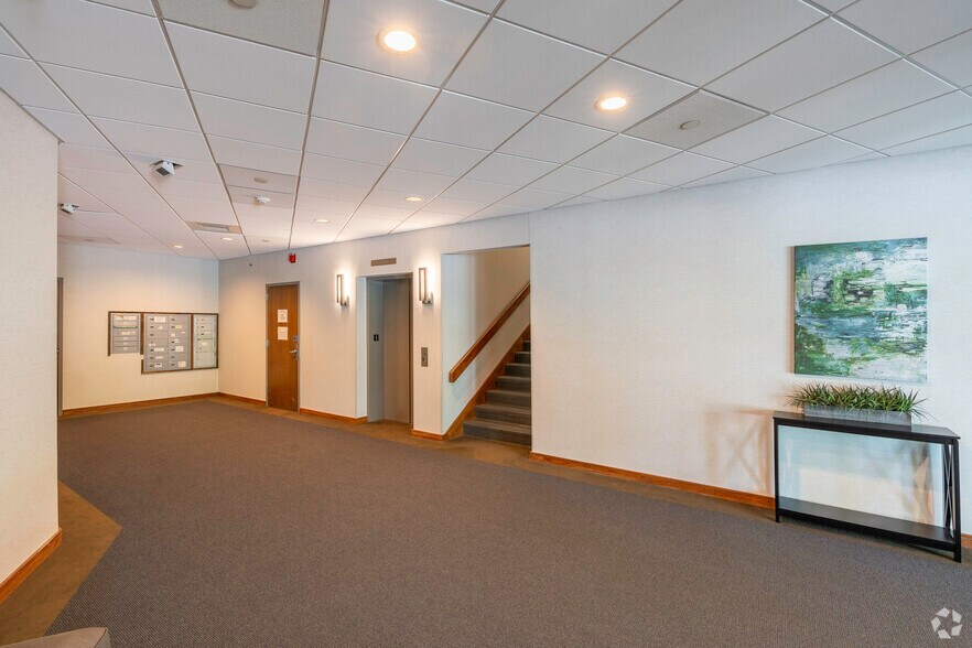 More Photos Of 28 Lord Rd, Marlborough Office For Lease