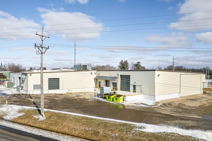 More Photos Of 528 E Tyranena Park Rd, Lake Mills Manufacturing For Sale