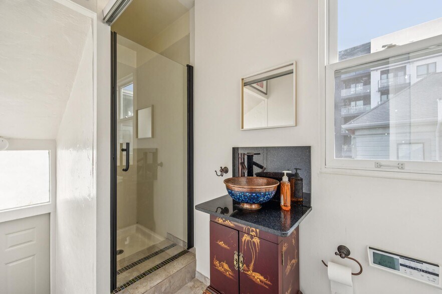 More Photos Of 356-360 24th St, Oakland Flex For Sale