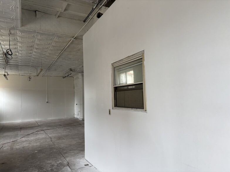 More Photos Of 16-18 Adams Pl, Lodi Warehouse For Lease