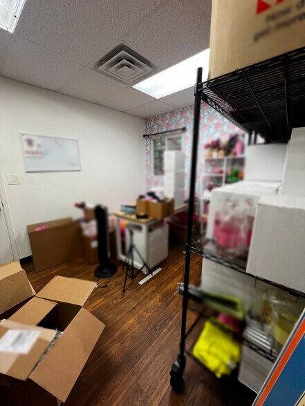 More Photos Of 2205 N Hollywood Way, Burbank Service For Sale