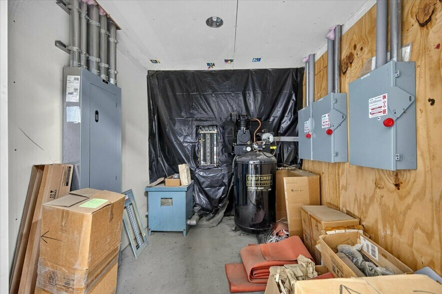More Photos Of 925 M St, Firebaugh Manufacturing For Sale