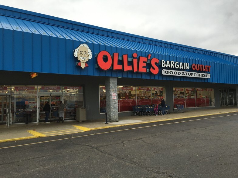 More Photos Of 1185-1259 N Memorial Dr, Lancaster General Retail For Lease
