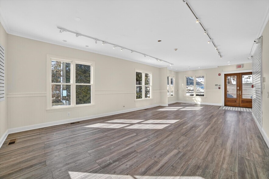 More Photos Of 470 Main St, Armonk Office For Sale