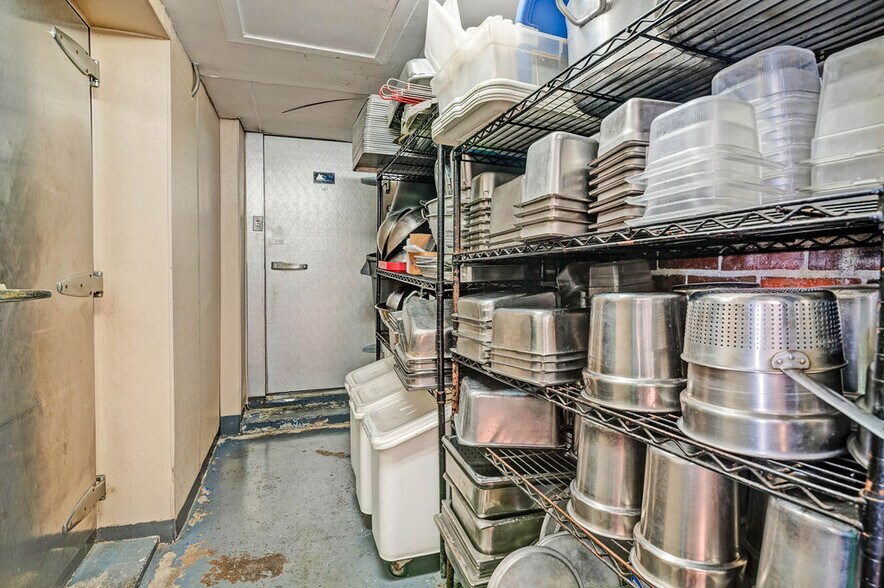 More Photos Of 1565 Marion-Waldo Rd, Marion General Retail For Sale