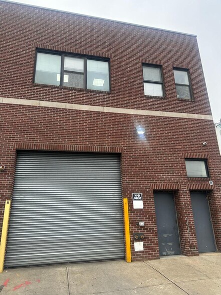 Primary Photo Of 18-54 43rd St, Astoria Warehouse For Lease