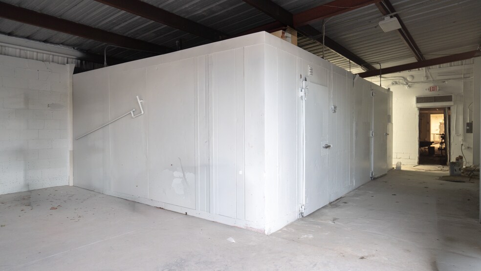 More Photos Of 3609 N 15th St, Tampa Flex For Lease