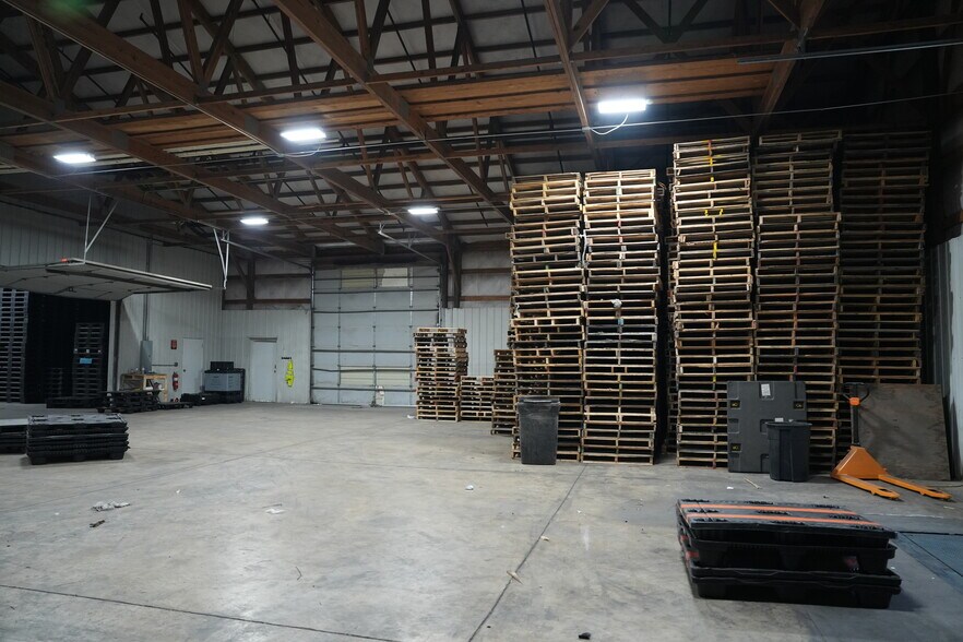 More Photos Of 610 W 9th Ave, Monmouth Flex For Lease