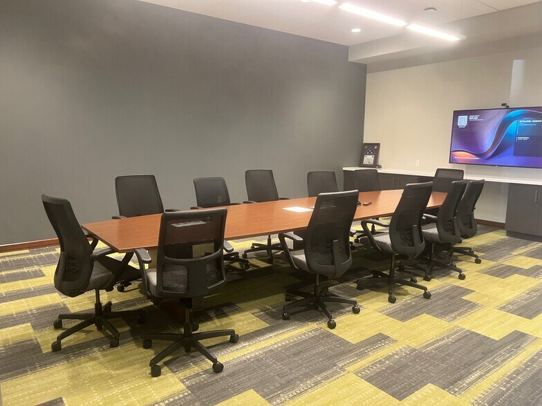 More Photos Of 7900 Chicago Ave, Bloomington Distribution For Sale