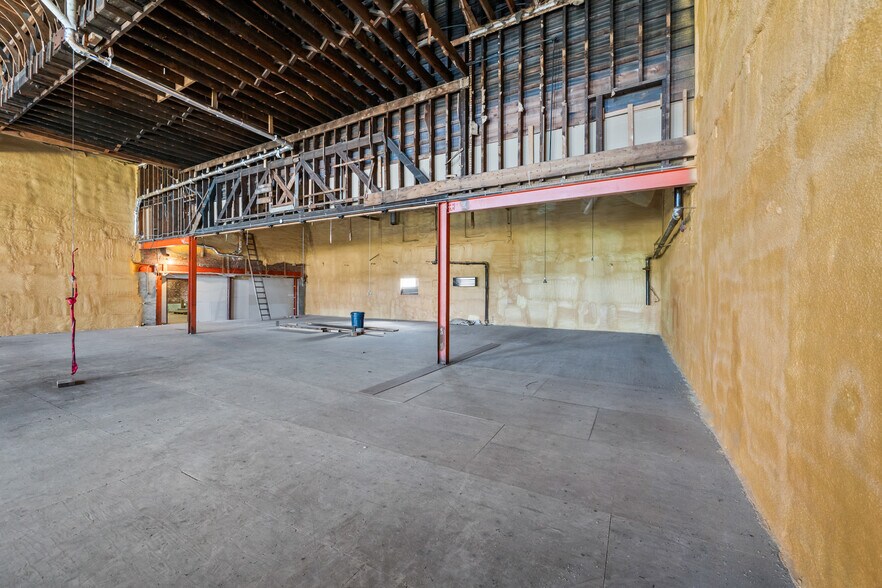 More Photos Of 198-204 Main st, Berlin Specialty For Sale