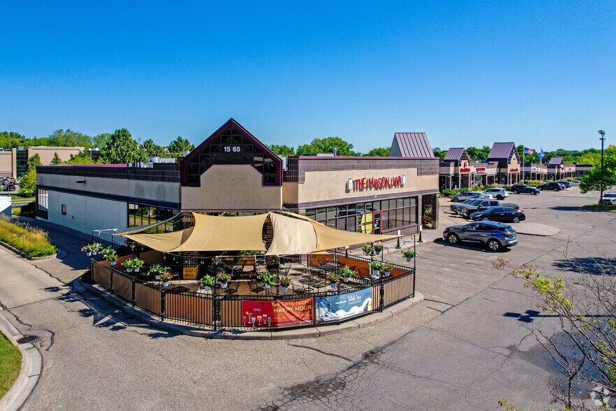 More Photos Of 1565 Cliff Rd, Eagan Storefront For Lease