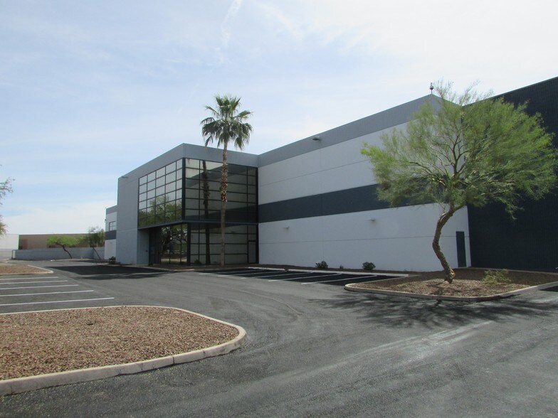 More Photos Of 323 S Bracken Ln, Chandler Manufacturing For Lease