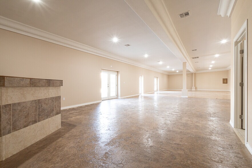 More Photos Of 13644 David Dr, El Paso Showroom For Lease