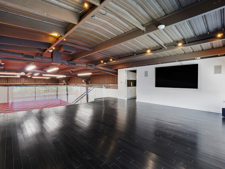 More Photos Of 2134 S Sepulveda Blvd, Los Angeles Showroom For Sale