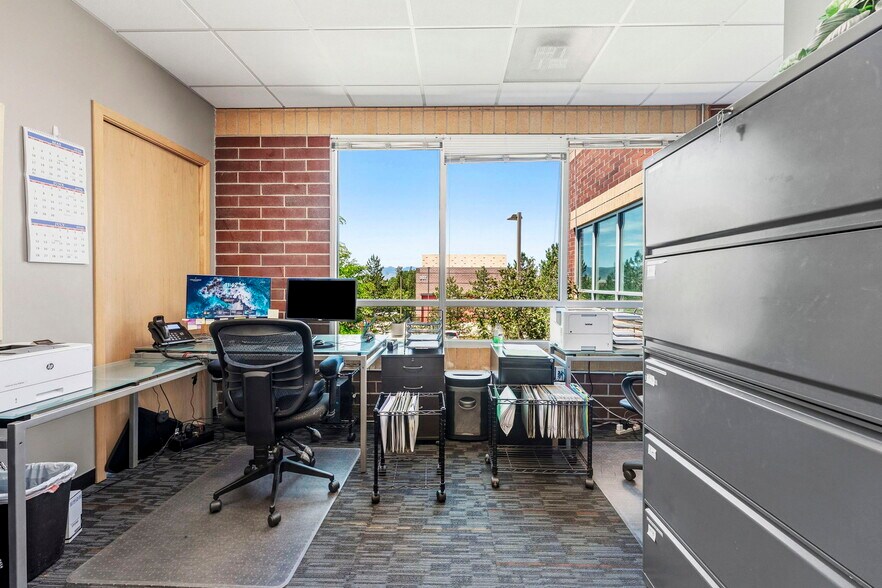 More Photos Of 861 Southpark Dr, Littleton Flex For Lease