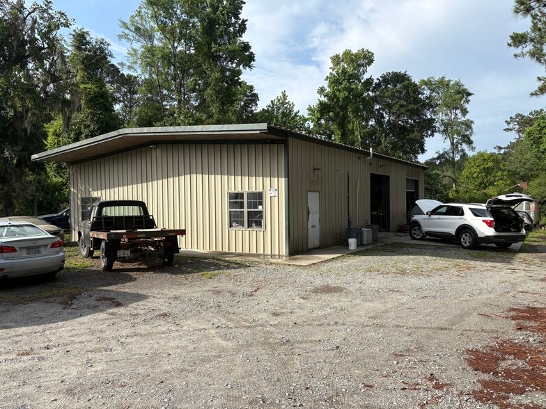 Primary Photo Of 2680 US Highway 80, Bloomingdale General Retail For Sale