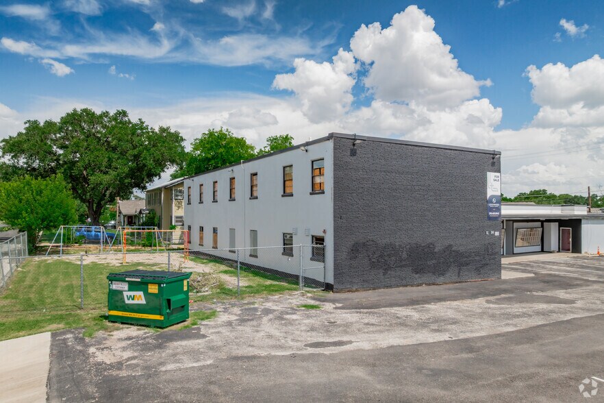 More Photos Of 910 Manor Dr, San Antonio Storefront For Lease