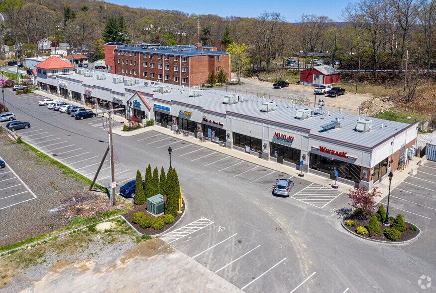 More Photos Of 1249 W Main St, Waterbury Unknown For Lease