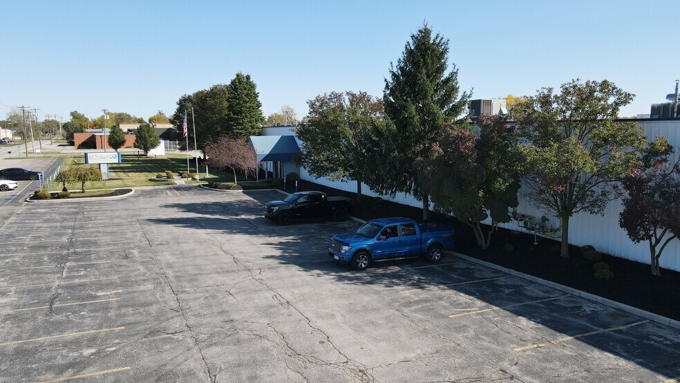 More Photos Of 555 Linfoot St, Wauseon Warehouse For Lease