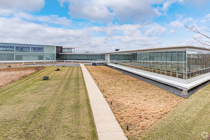 Primary Photo Of 2600 Forbs Ave, Hoffman Estates Office For Sale