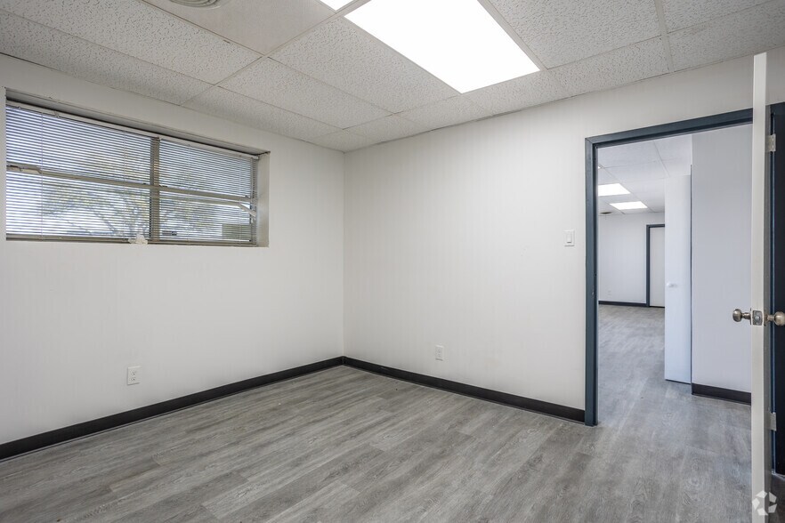 More Photos Of 11301-11345 Indian Trl, Dallas Warehouse For Lease