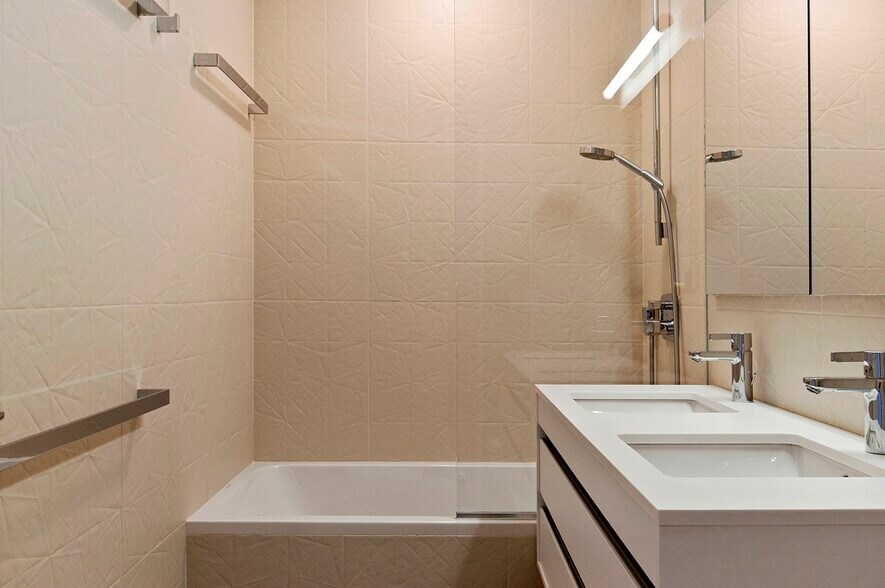 More Photos Of 860 Lexington Ave, New York Apartments For Sale