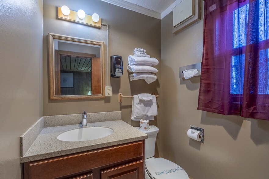 More Photos Of 815 Main Ave, Tillamook Hotel For Sale