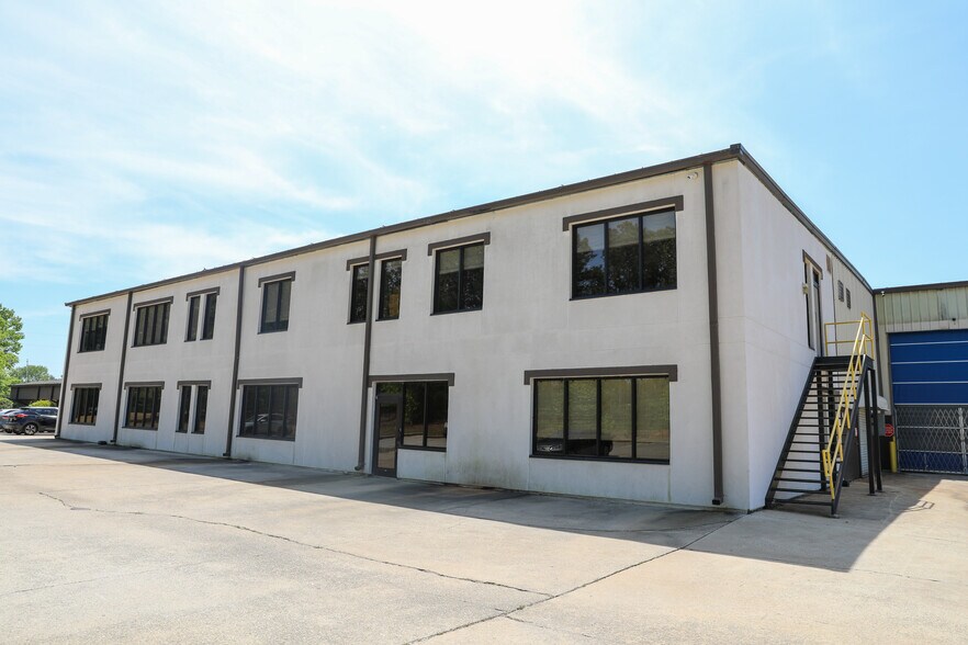 More Photos Of 24 Herring Rd, Newnan Warehouse For Sale