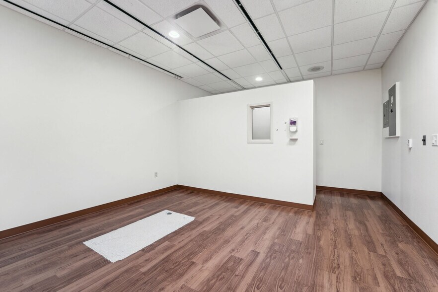 More Photos Of 790 Eastgate Dr, Ripon Medical For Sale