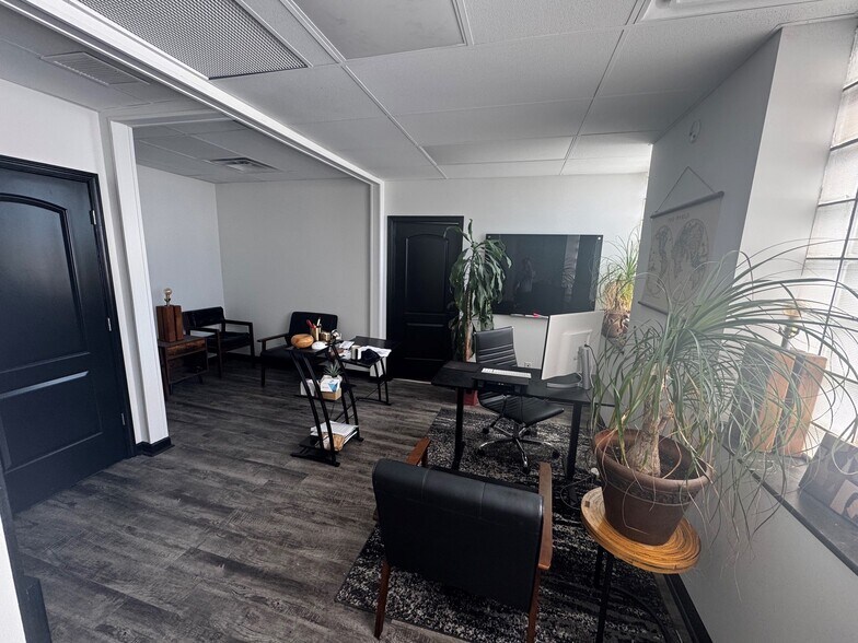 More Photos Of 1425 Agnes Ave, Kansas City Warehouse For Sale