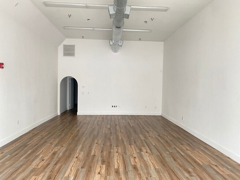 More Photos Of 20 3rd St SW, Winter Haven Storefront Retail Office For Lease