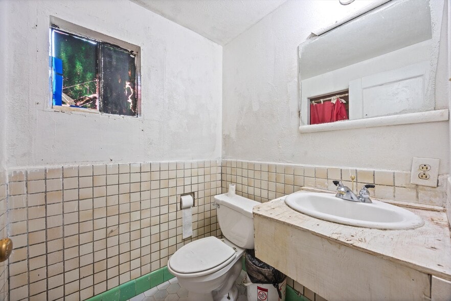 More Photos Of 900 S Union Ave, Bakersfield Hotel For Sale