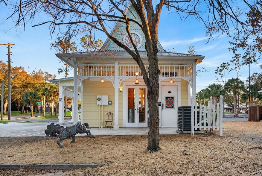 More Photos Of 197 E Church St, Deland Restaurant For Sale