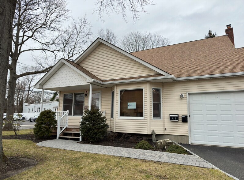 More Photos Of 319 1st Ave, Saint James Office For Sale