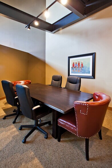 More Photos Of 434 Hale Ave N, Oakdale Office For Lease