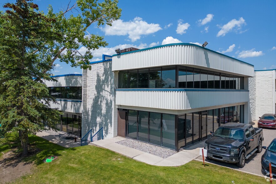 More Photos Of 1530 27th Ave NE, Calgary Light Distribution For Lease